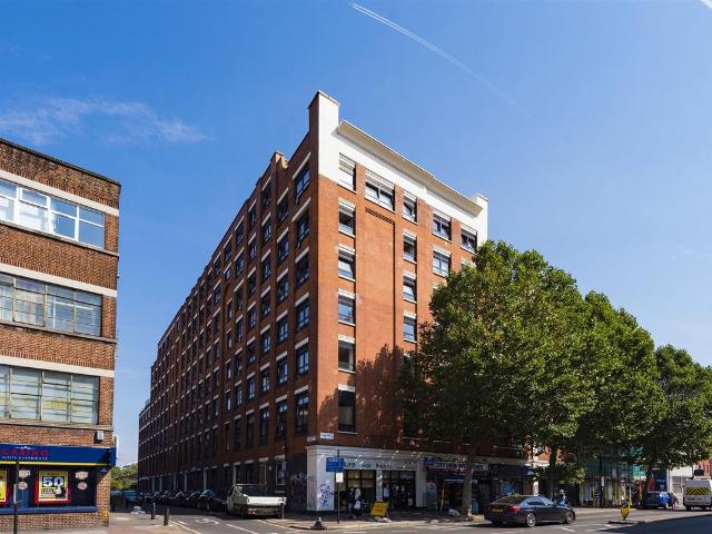 City View House, Bethnal Green Road, London E2, 3 bed flat to rent, £3,250 pcm | PrimeLocation