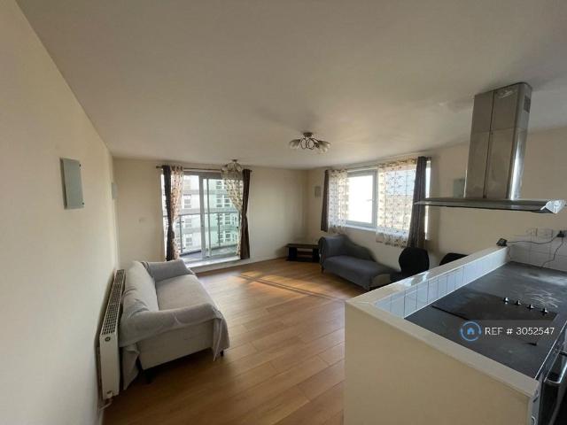 City View, Ilford, IG1 2 bed flat to rent £1,950 pcm £450 pw