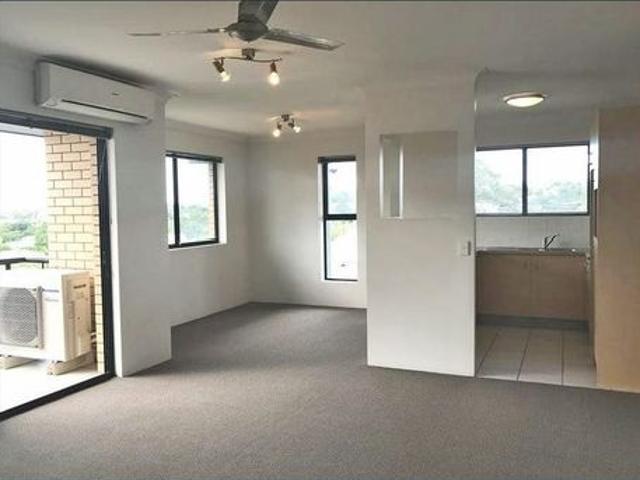 City Views, Balcony & Parking in the Heart of Paddington