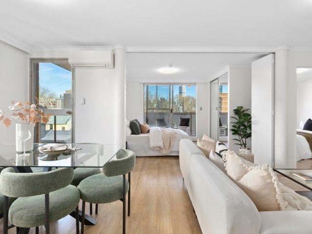 City Views & Flexible Floorplan in 'Springfield Tower'
