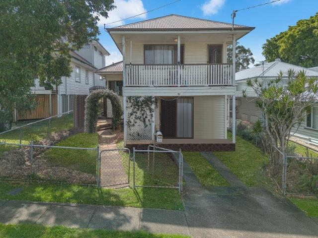 CITY VIEWS FROM HIGHSET, SPLIT LEVEL, POST WAR HOME