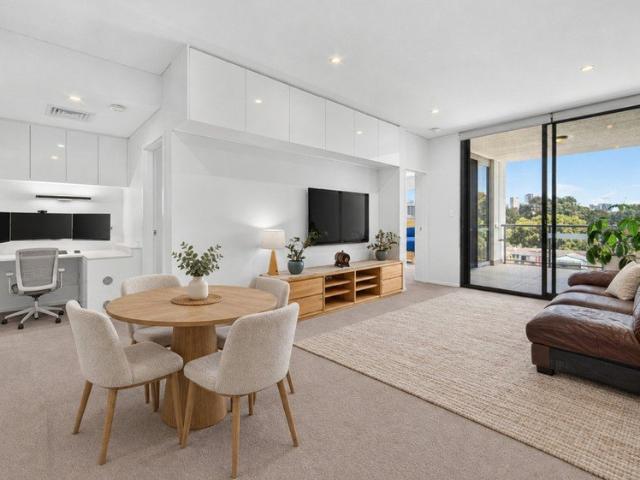 City Views Great Floorplan 2 Car Bays!