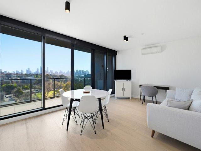 City Views, Luxury Amenities & Chapel Street Lifestyle