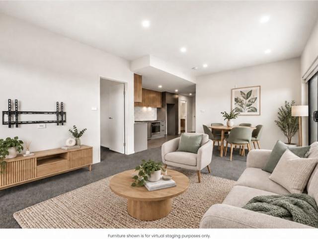 CITY VIEWS, ROOFTOP ENTERTAINING AND CENTRAL CONVENIENCE