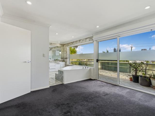 City views, stunning space and unbeatable lifestyle