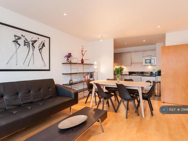 City Walk, London, SE1 2 bed flat to rent £3,245 pcm £749 pw