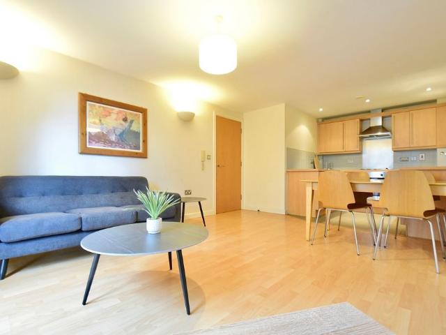 City Walk, Leeds LS11, 2 bed flat to rent, £1,150 pcm | PrimeLocation