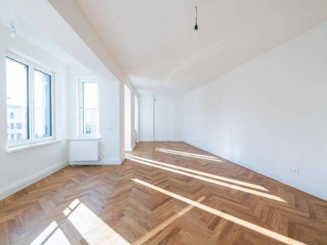 City Wohnung mit Balkon: Umfassend sanierte Gründerzeit Wohnung