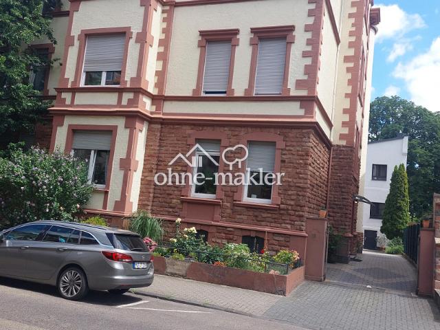 Citynahe Altbauwohnung mit Balkon