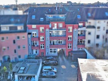 Citynahes Mehrfamilienhaus mit Gewerbeeinheit im Hof