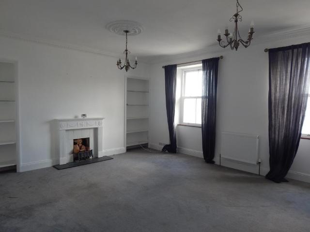 Citadel Road, The Hoe, Plymouth PL1 3 bed townhouse to rent £1,500 pcm £346 pw