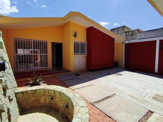 CIUDAD DE OAXACA ZONA LOMAS DE SIERRA JUAREZ VENDO GRAN CASA UN NIVEL