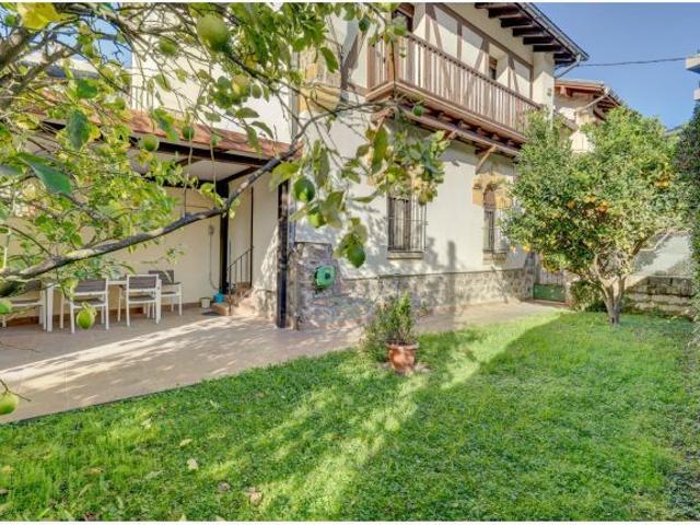 Ciudad Jardín. Vivienda con Jardín