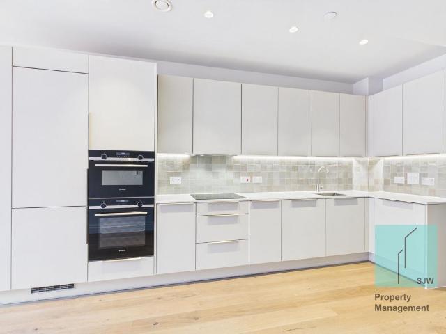 Civic Avenue, London W6 1 bed apartment to rent £2,500 pcm £577 pw