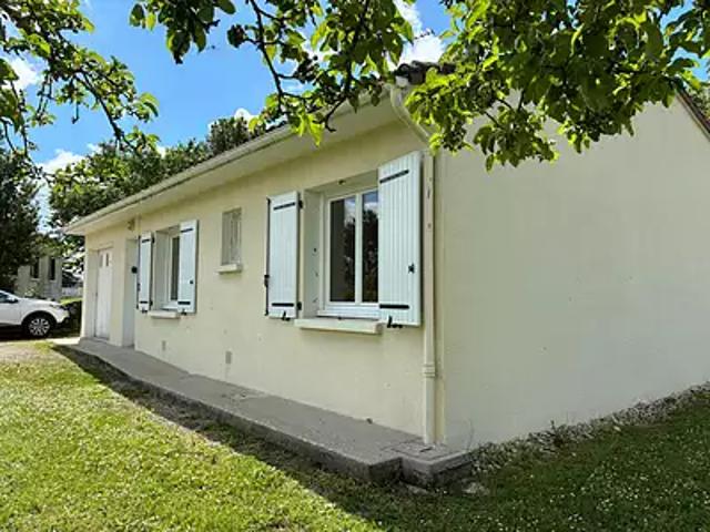 Civray 86400 Achat / Vente maison 3 pièces t3 au dernier étage jardin