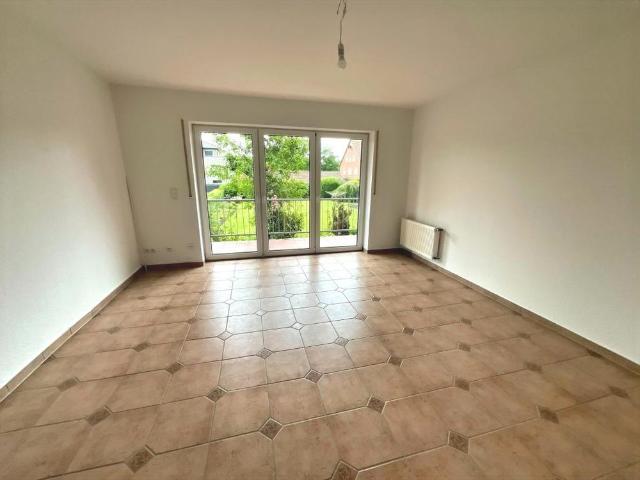 Ciynah in Friesoythe: Modernisierte Oberwohnung mit Balkon und Einbauküche!