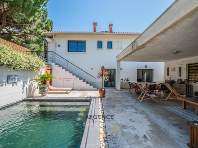 CO EXCLUSIVITE VILLA DE 200 M² A DEUX PAS DU TRAM