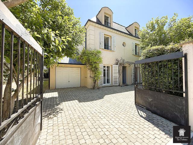 CO EXCLUSIVITÉ LE CHESNAY Maison familliale comtemporaine 2000 R+2 de 225m2 utiles 7/8 chambres sur 443m2