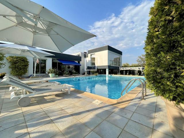 Co Exclusivité Lucas Fox International Properties, remarquab. 420m² Villetelle