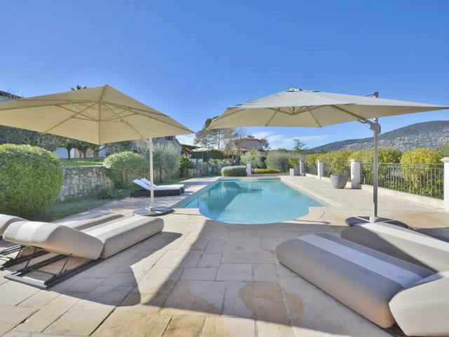 Co Exclusivité Peymeinade: Magnifique propriété familiale. 300m² Peymeinade