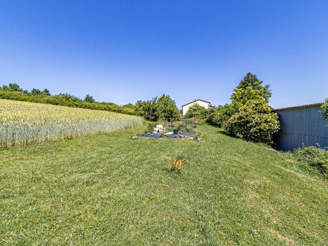RARE A LA VENTE ! sur les hauteurs de Ville sur Jarnioux grande maison en pierres de 4 chambr