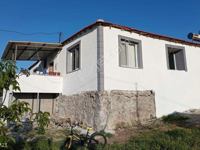 Coşkun Emlaktan Karakuzu Köyünde Satılık Müstakil Ev Ve Arsası