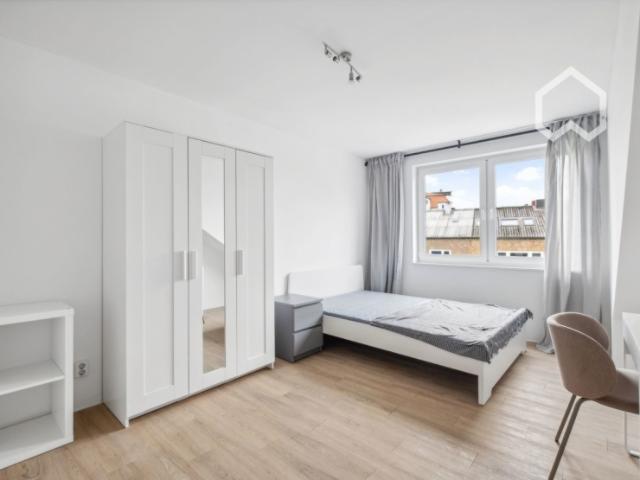 Co Living: Eine helle, sehr modern und neuwertig eingerichtete Wohnung nahe Alster