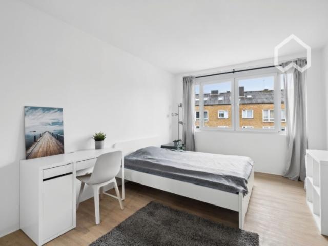 Co Living: Eine helle, sehr modern und neuwertig eingerichtete Wohnung nahe Alster