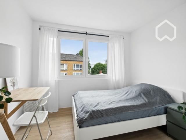 Co Living: Eine helle, sehr modern und neuwertig eingerichtete Wohnung nahe Alster
