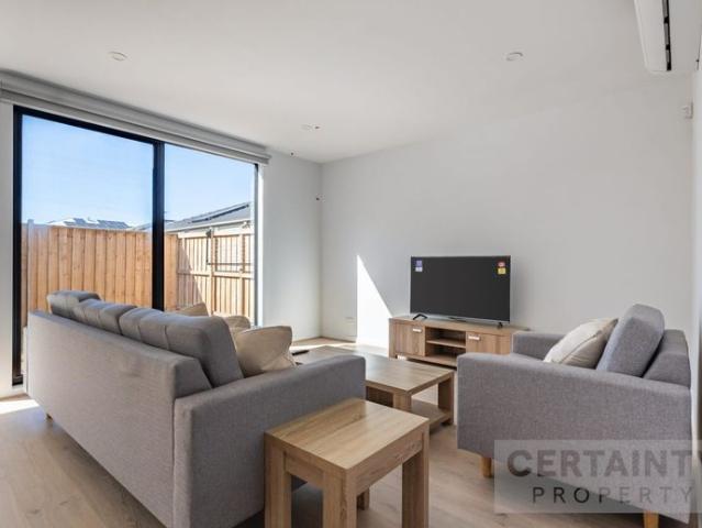 CO LIVING Modern Comfort & Versatility in the Heart of Fraser Rise – 20 Fairmont Crescent, Fraser Rise