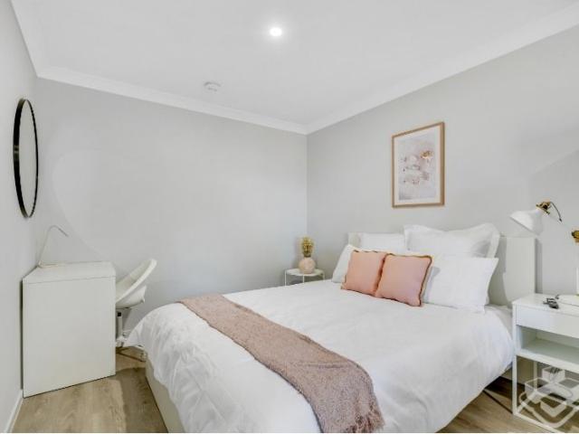Co Living Studio with Private Ensuite & Kitchenette!