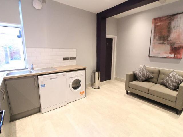 Co Operative Street, Derby, DE23 1 bed house of multiple occupation to rent £425 pcm £98 pw