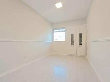 Com área privativa de 118m2, 3 quartos, sendo 2 suítes com espaço para closet, 3 banheiros, sala amp