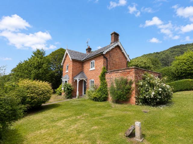Combedale Lodge, Harthill Lane, Bickerton, Chester, CH3 9HQ