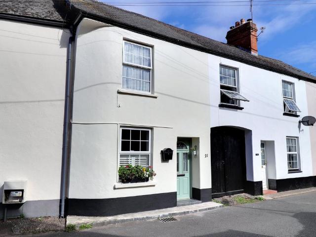 Combeland Road, Minehead, TA24 2 bed terraced house to rent £1,000 pcm £231 pw