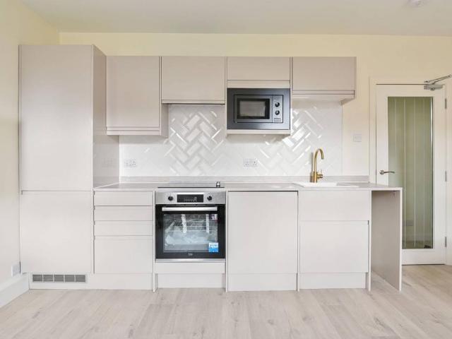 Comber Grove Primary School, 1 3 Comber Grove, London, SE5 0LQ, United Kingdom | 2 bed duplex for rent #139404237 | Rentberry