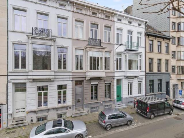 Combinatie van wonen en werken in een statig herenhuis aa.