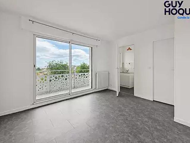 Combs la Ville 77380 Achat / Vente appartement 1 pièce t1 au dernier étage cave
