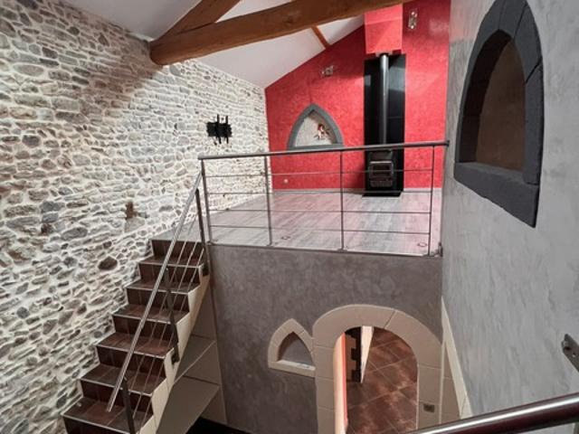 COMBRONDE charmante maison atypique