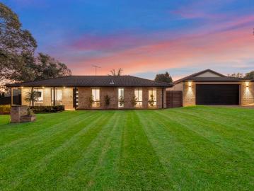 Pakenham, Cardinia County, Victoria - Parking