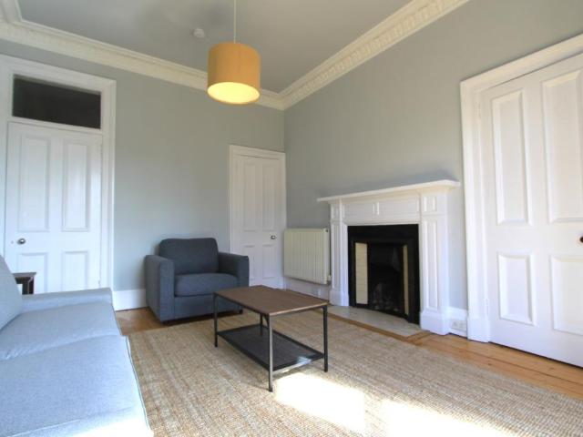 Comely Bank Place, Comely Bank. 1 bed flat to rent £1,580 pcm £365 pw