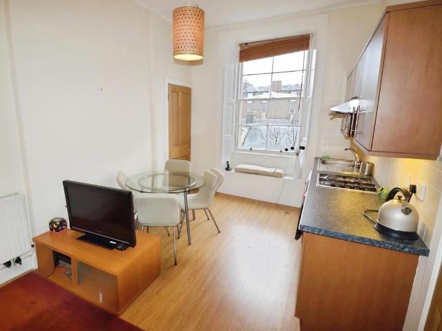 Comely Bank Row, Edinburgh, EH4 1 bed flat to rent £1,005 pcm £232 pw