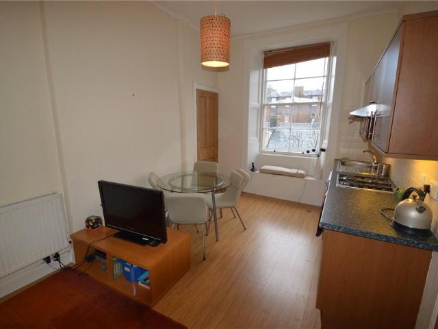 Comely Bank Row, Edinburgh, EH4 1 bed flat to rent £1,005 pcm £232 pw