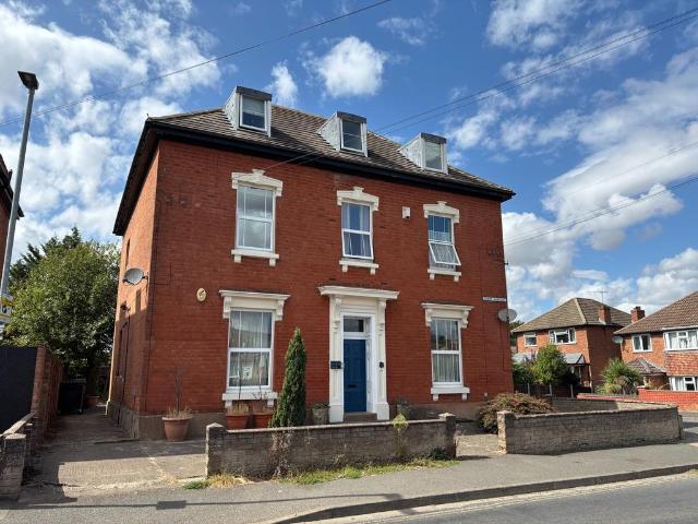 Comer Gardens, Worcester WR2 1 bed flat to rent £795 pcm £183 pw