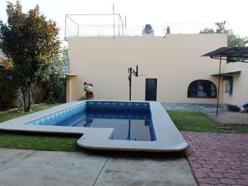 Comercial al norte de Cuernavaca