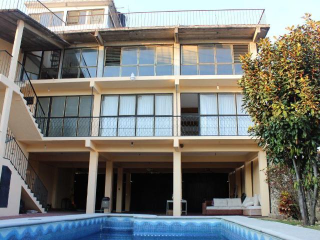 Comercial al norte de Cuernavaca
