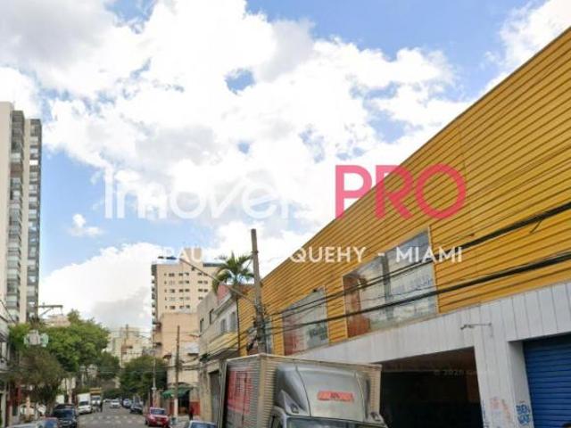 Comercial de esquina, com 28,20 de testada