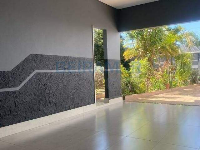 Comercial e Residencial Casa de Condomínio 4 Quartos, 2 Suítes, DCE, 6 Vagas de Garagem para Locação na SHA Conjunto 4 Arniqueira