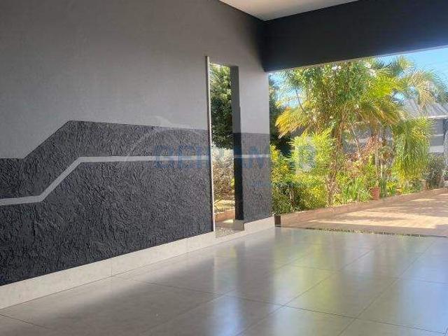 Comercial ou Residencial Casa de Condomínio 4 Quartos, 2 Suítes, DCE, 6 Vagas de Garagem para Locação na SHA Conjunto 4 Arniqueira