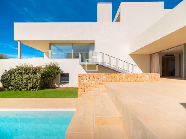 Comercializado por Dils Lucas Fox Lucas Trading, S.L. Con C. 352m² Cala Bassa